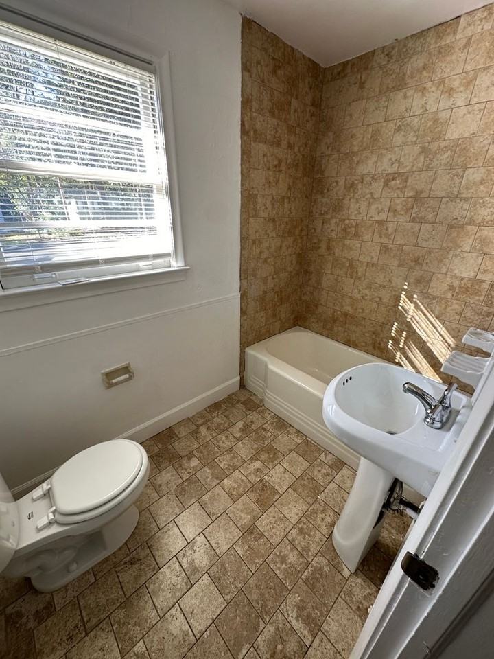 1638 Sharkey St - Photo 7 of 11
