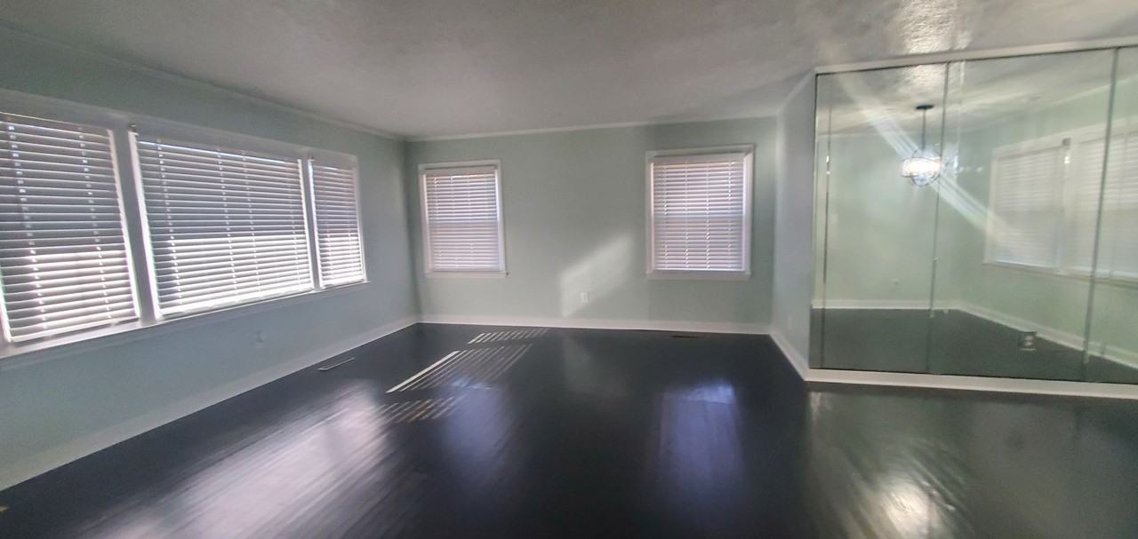 1922 Rogers Dr - Photo 3 of 24