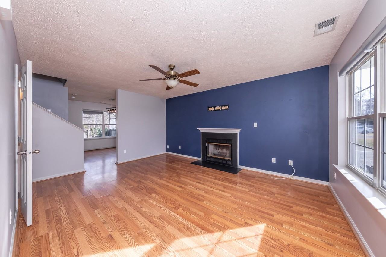 203 Bruton Dr - Photo 2 of 14