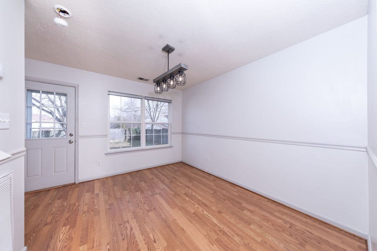 203 Bruton Dr - Photo 4 of 14