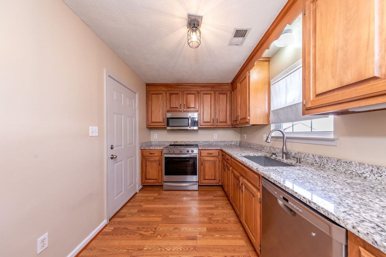 203 Bruton Dr - Photo 6 of 14