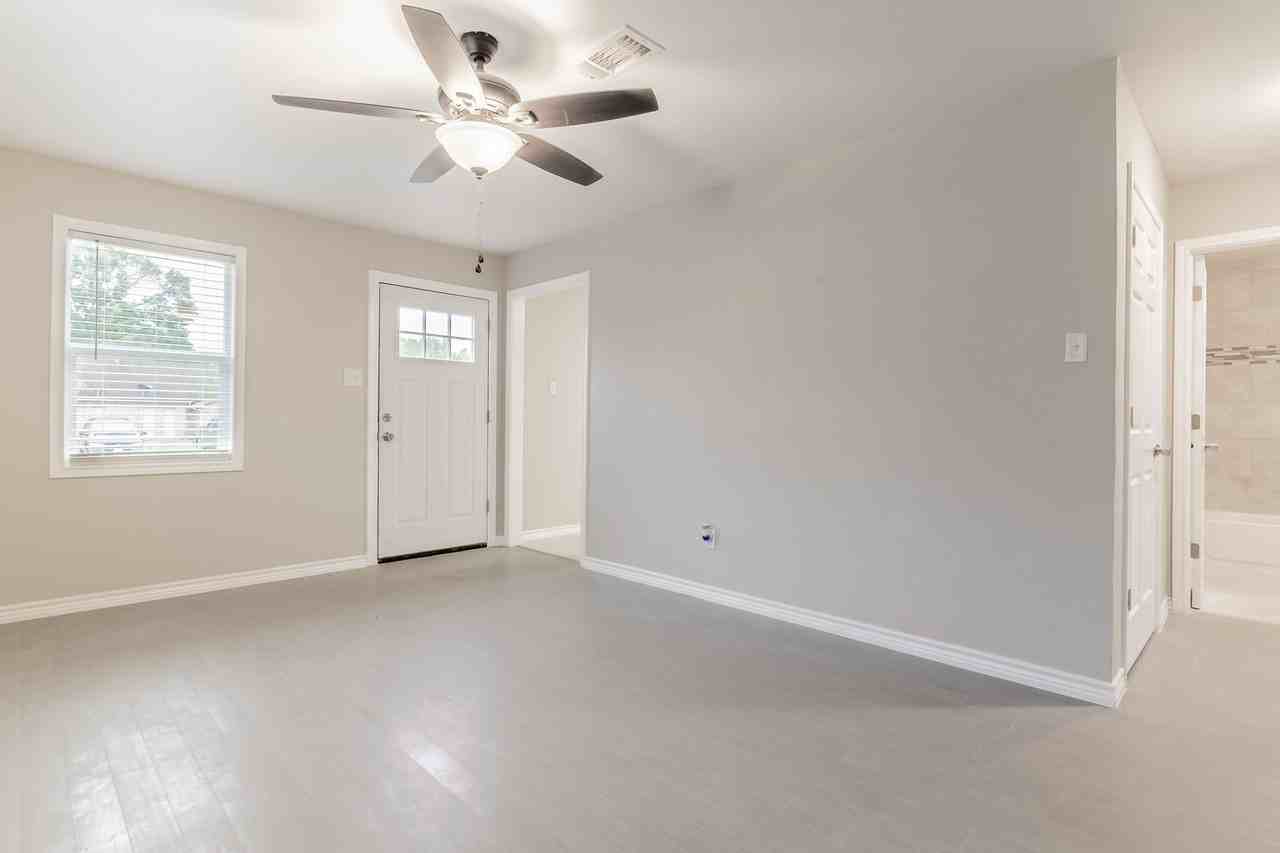 101 Will St - Photo 4 of 25