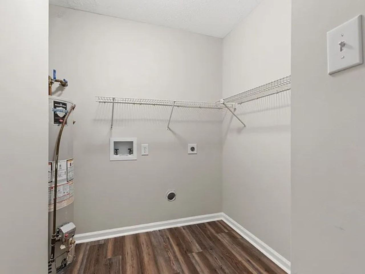 3469 Colonnade Dr - Photo 6 of 9