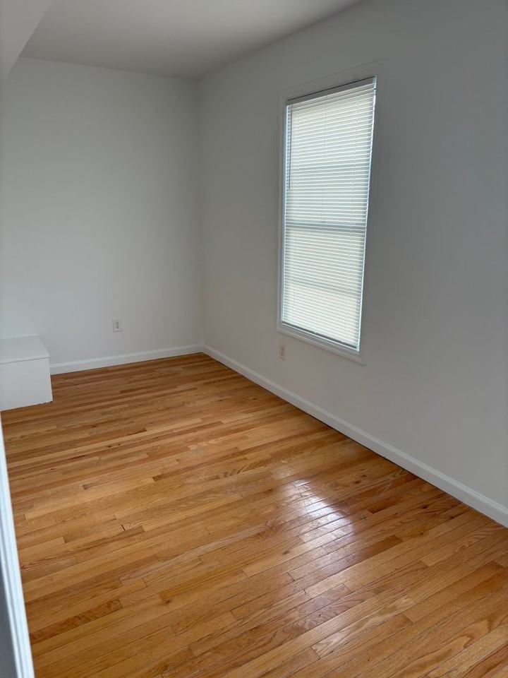 27 Lansing St - Photo 2 of 5