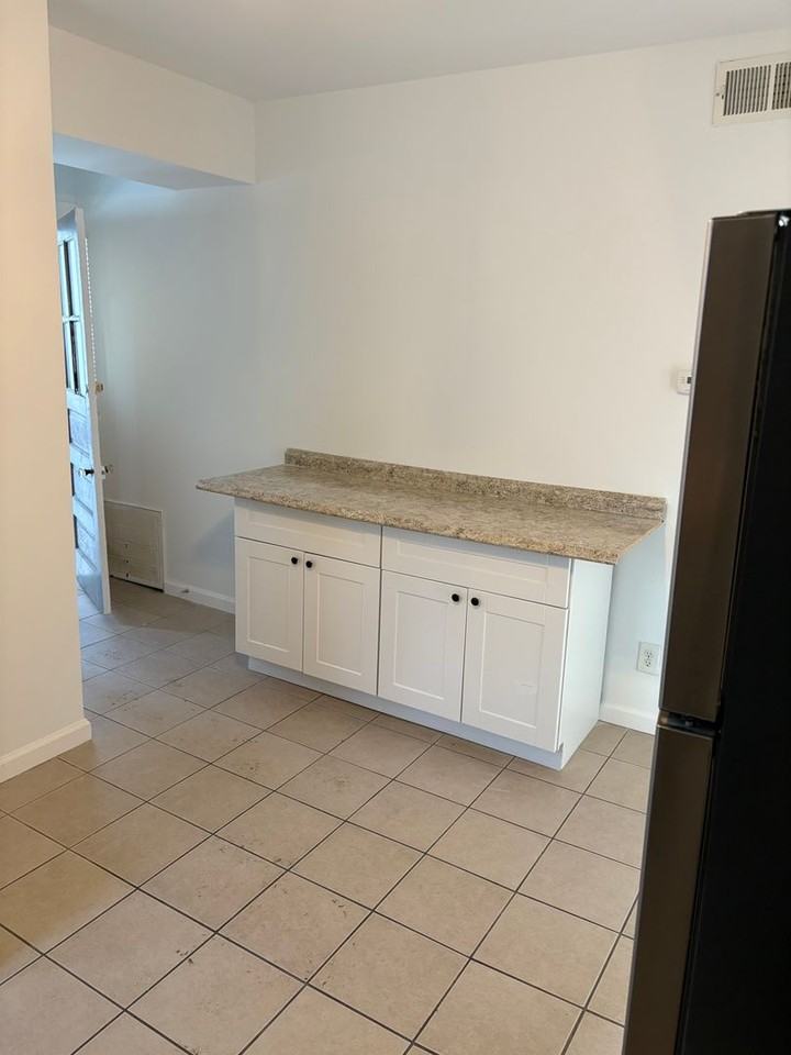 27 Lansing St - Photo 5 of 5