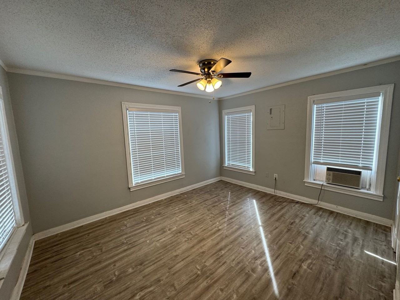 2101 Mitchell Ave - Photo 3 of 7