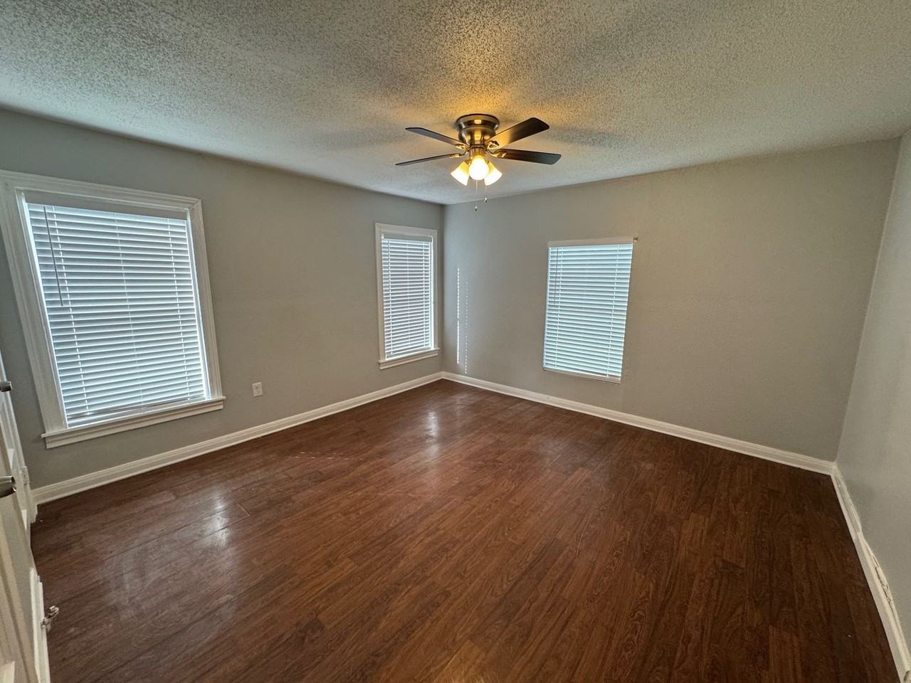 2101 Mitchell Ave - Photo 4 of 7