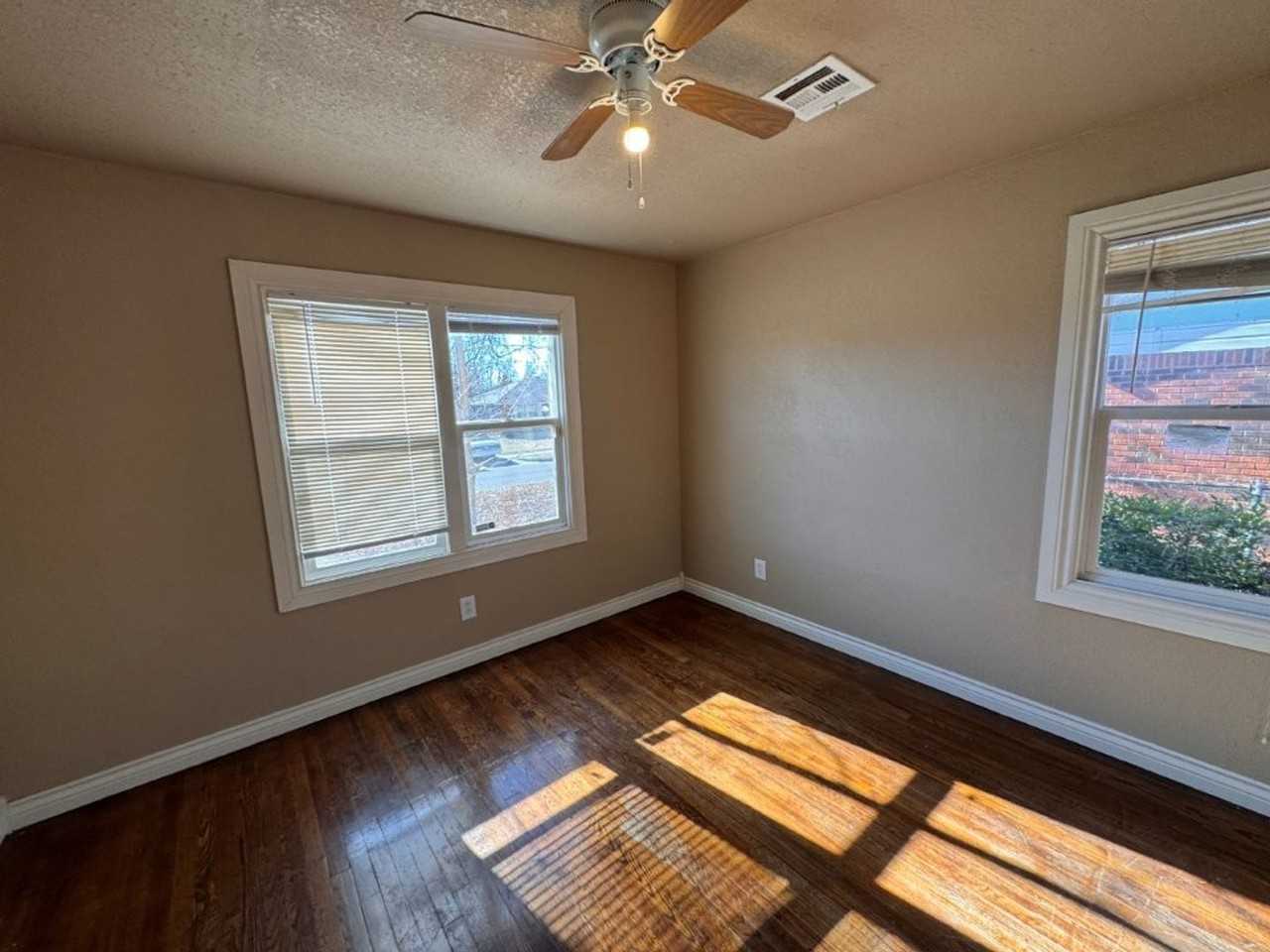 4917 S Shartel Ave - Photo 2 of 7