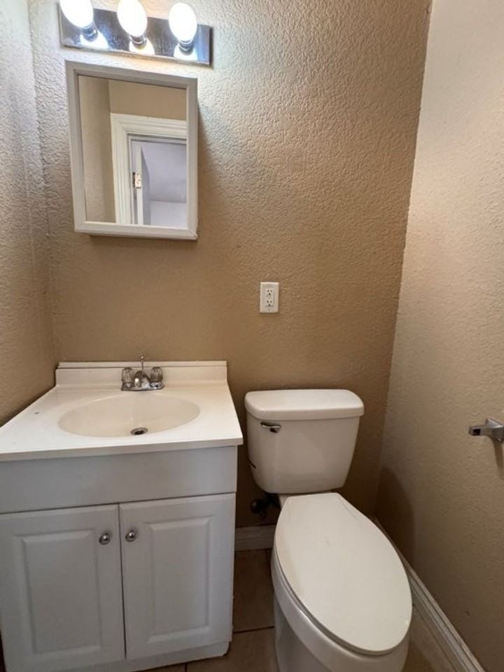 4917 S Shartel Ave - Photo 6 of 7