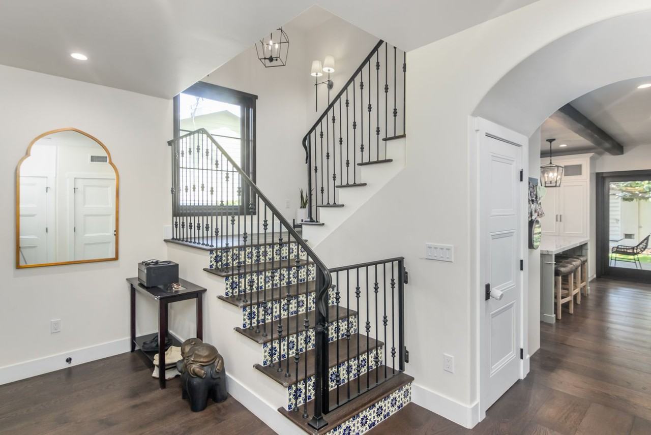 640 Raymond Ave - Photo 2 of 46