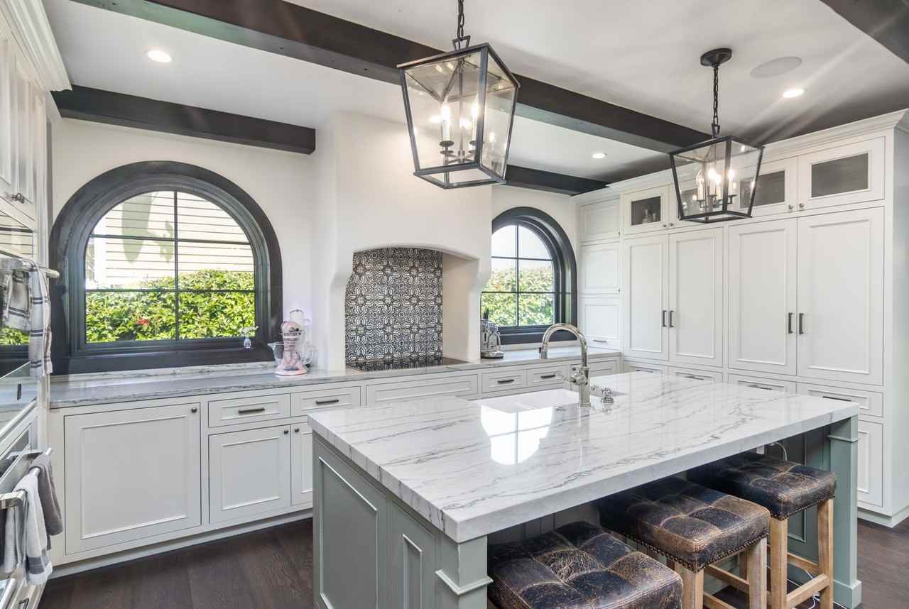 640 Raymond Ave - Photo 5 of 46