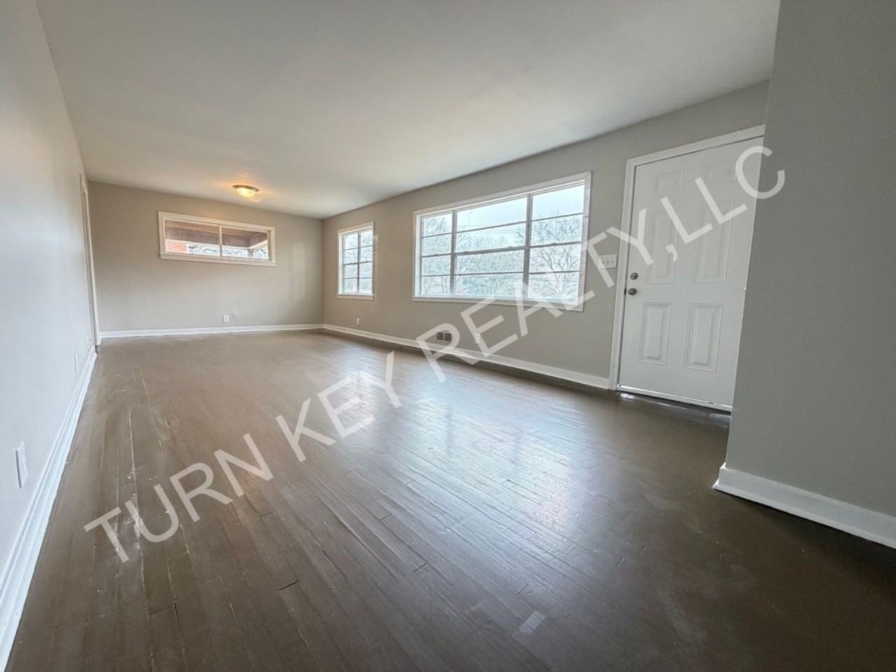 908 Five Mile Rd - Photo 3 of 12