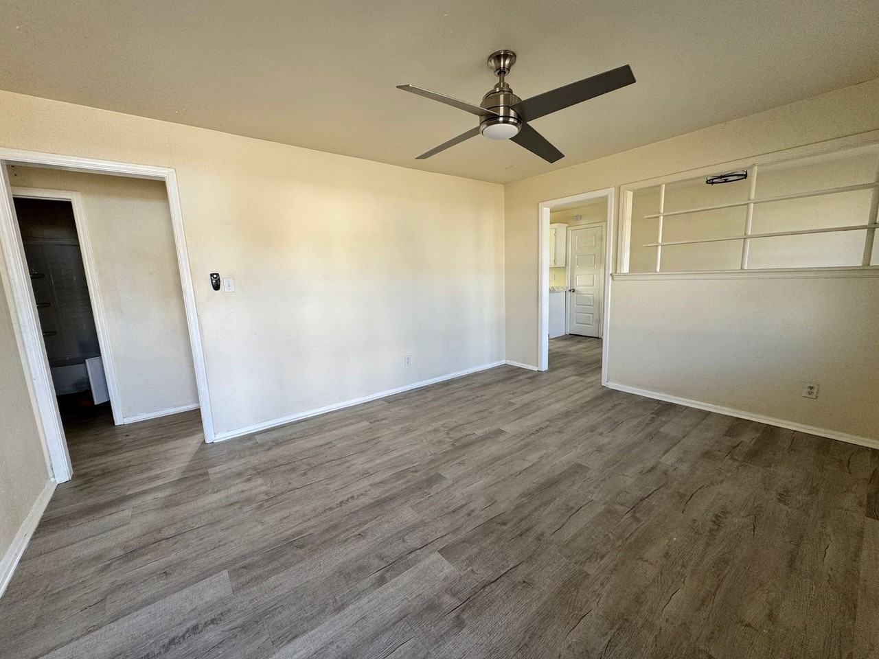 310 W 63rd Ct N - Photo 2 of 4