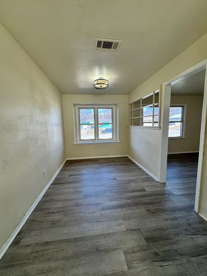 310 W 63rd Ct N - Photo 4 of 4