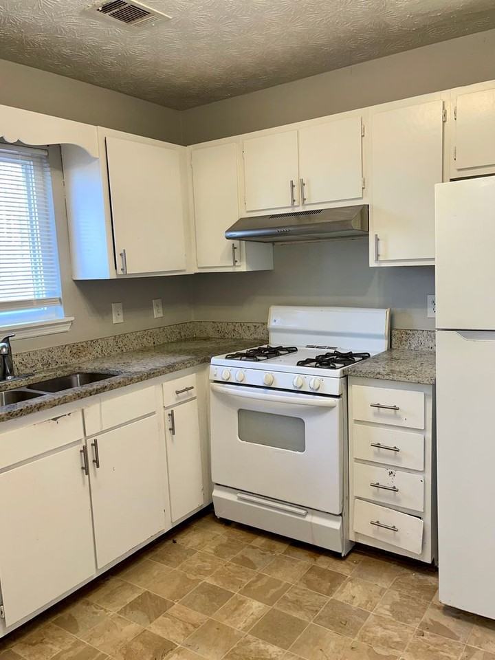 945 Silverwood Dr - Photo 5 of 9