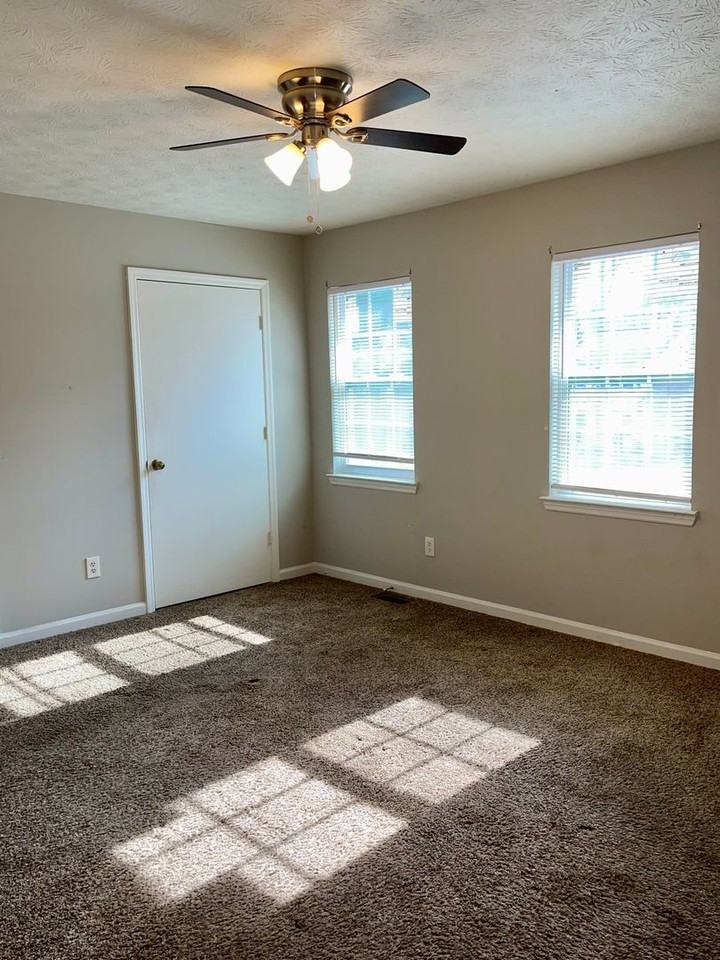 945 Silverwood Dr - Photo 6 of 9