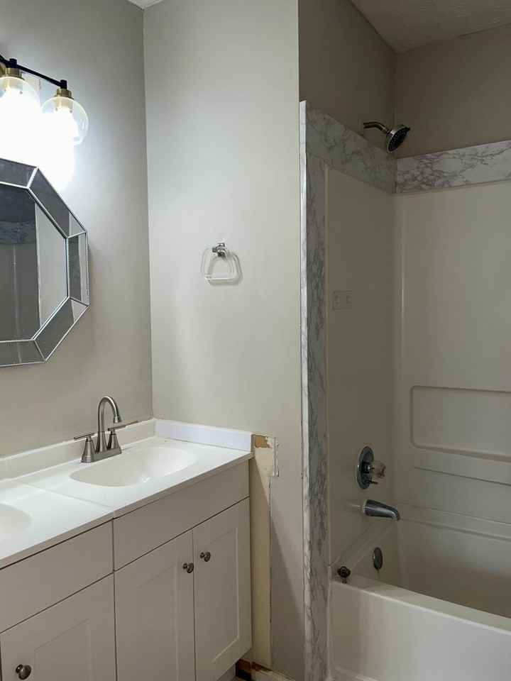 945 Silverwood Dr - Photo 7 of 9