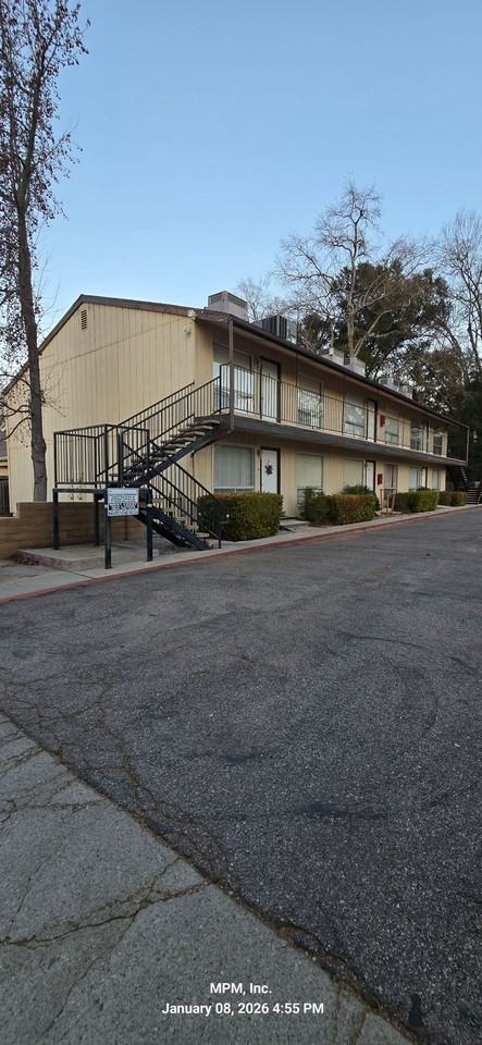 8125 Amapoa Avenue - Photo 2 of 5