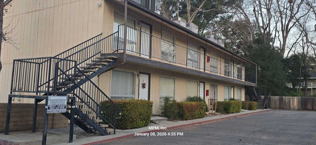 8125 Amapoa Avenue - Photo 3 of 5