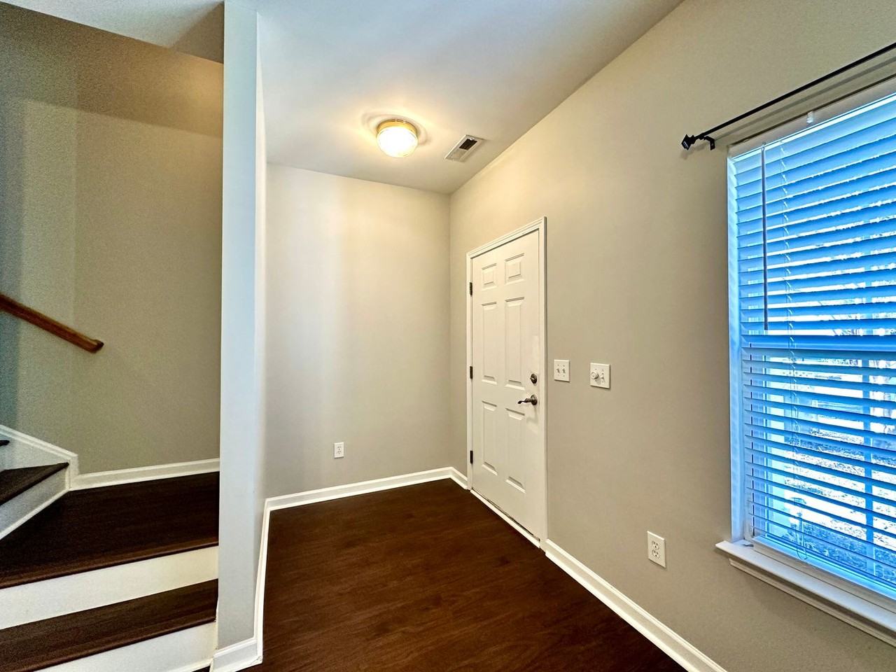 4084 Babbitt St - Photo 4 of 23