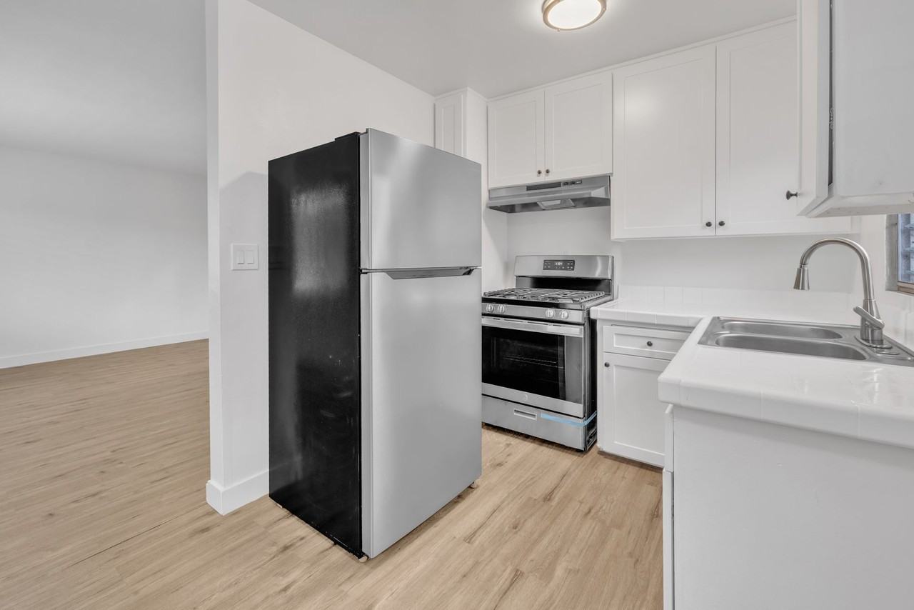 Fairway Apartments - Photo 2 of 10