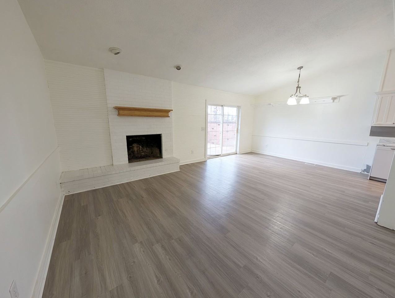 3301 Oakbrook Dr - Photo 3 of 19