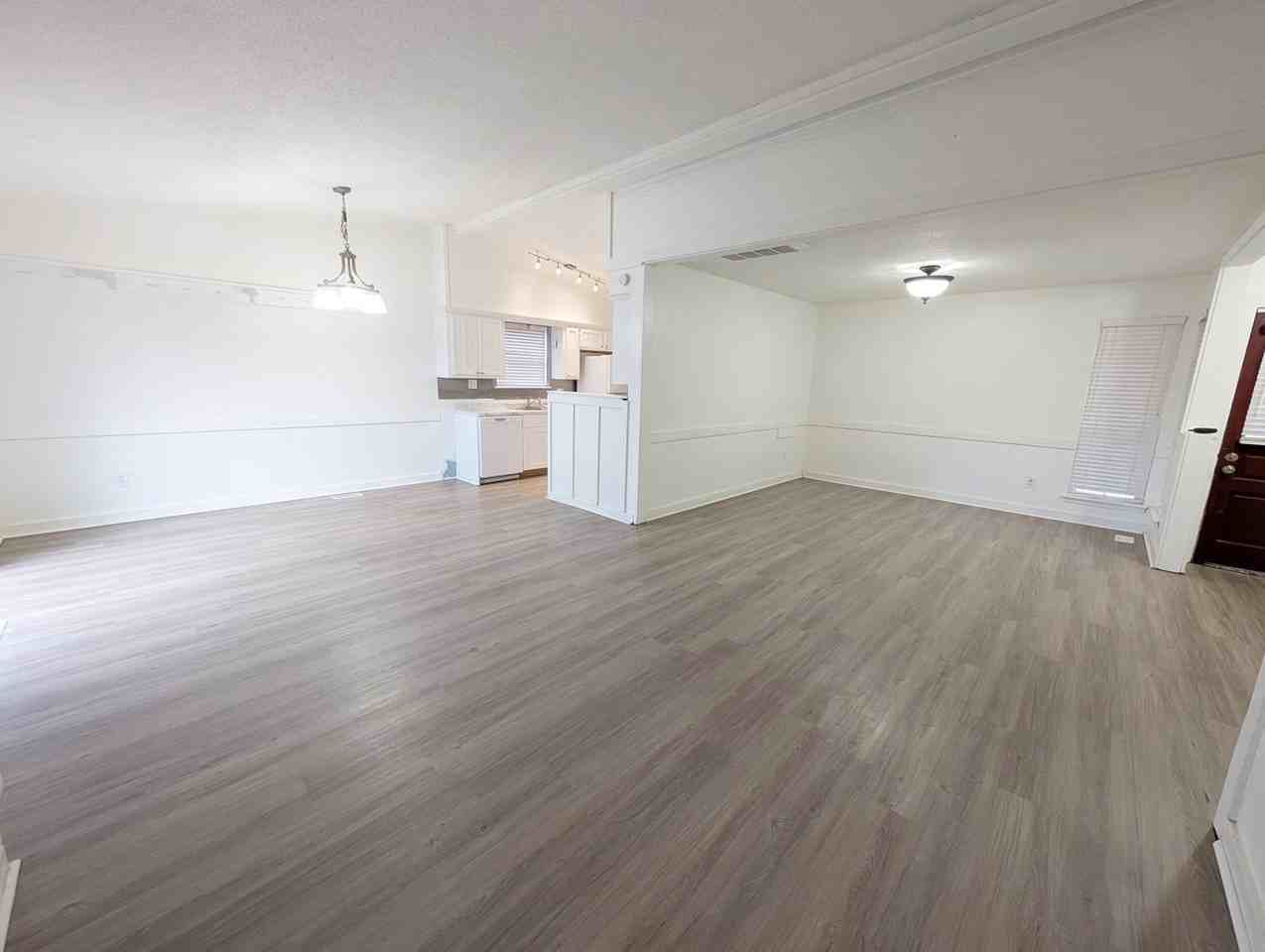 3301 Oakbrook Dr - Photo 4 of 19