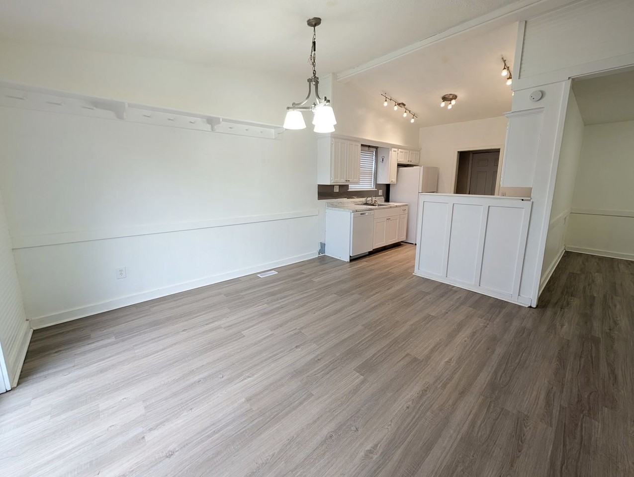 3301 Oakbrook Dr - Photo 5 of 19