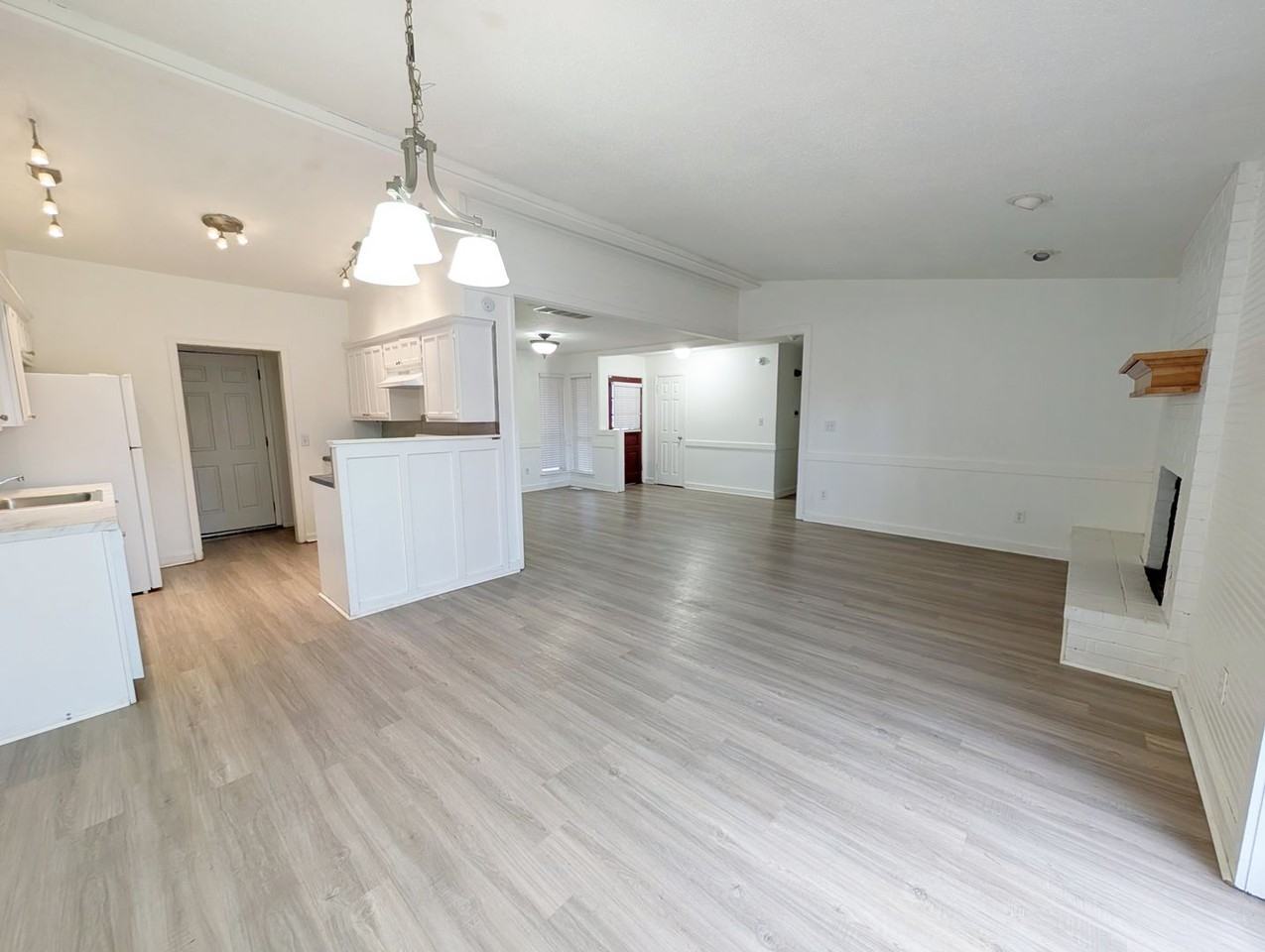 3301 Oakbrook Dr - Photo 7 of 19