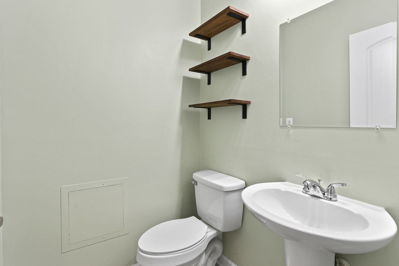 2719 Amber Crest Rd - Photo 7 of 13