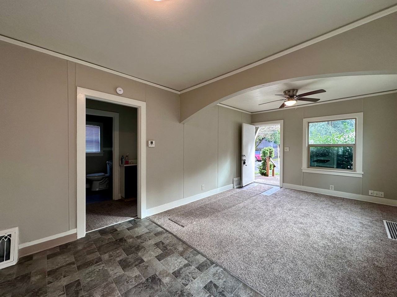 409 Monroe St - Photo 3 of 17