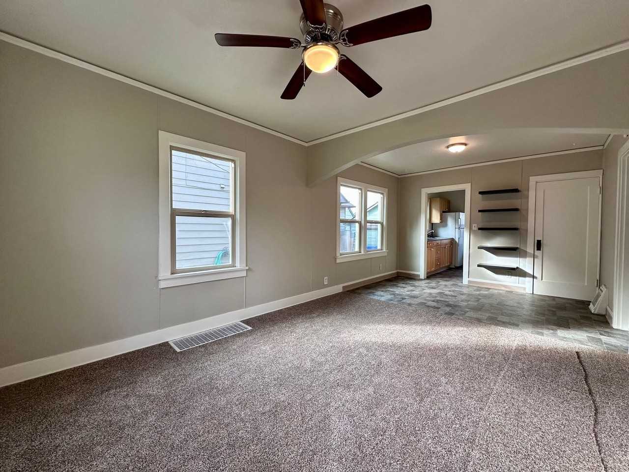 409 Monroe St - Photo 4 of 17