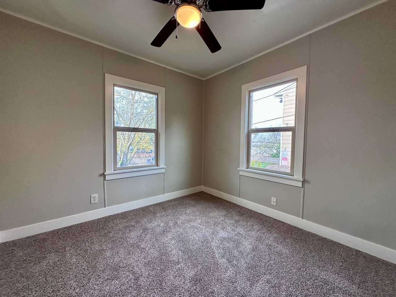 409 Monroe St - Photo 5 of 17