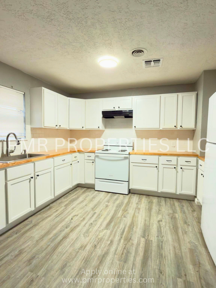 5815 Nw Elm Ave - Photo 4 of 9