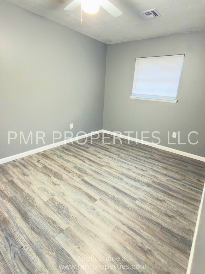 5815 Nw Elm Ave - Photo 7 of 9