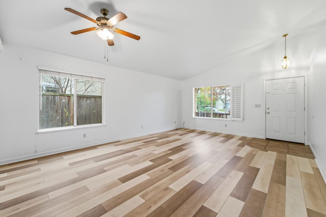 4121 Deaton Dr - Photo 5 of 21