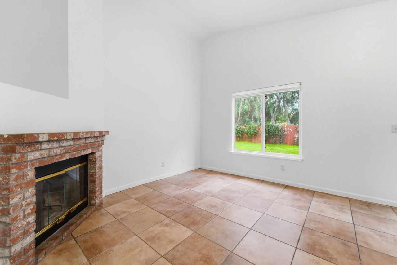 4121 Deaton Dr - Photo 6 of 21