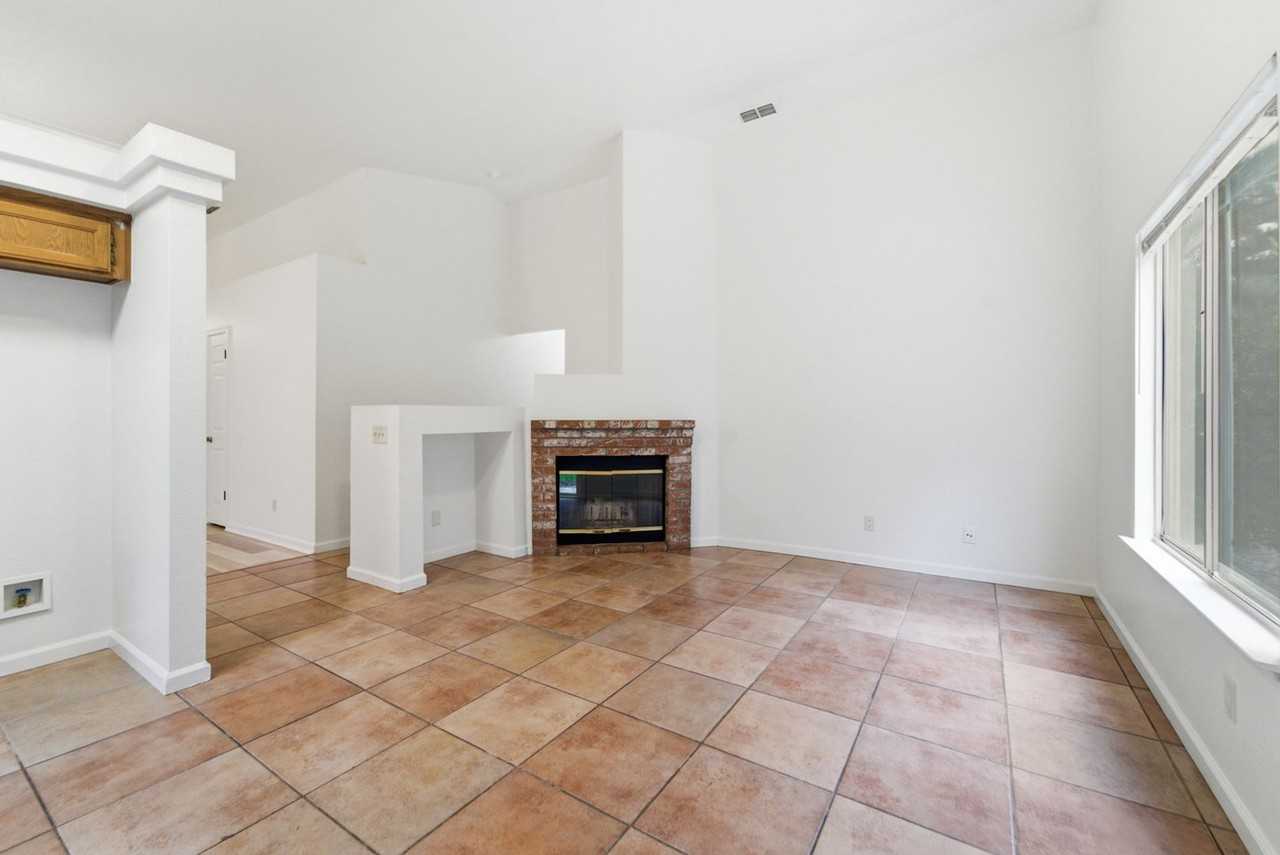 4121 Deaton Dr - Photo 7 of 21