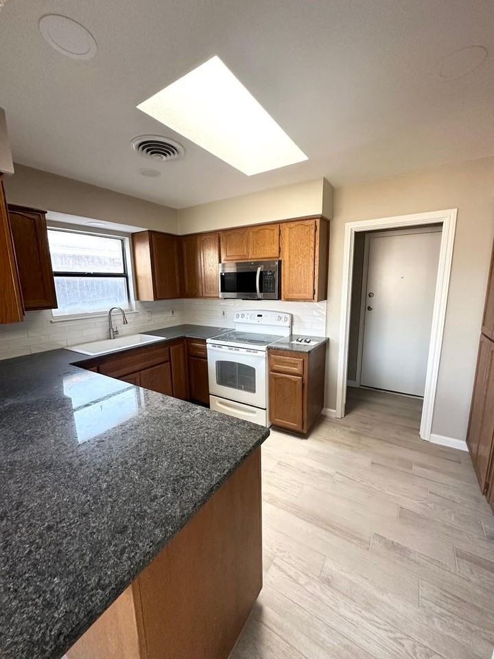 5202 San Antonio Ave - Photo 4 of 12