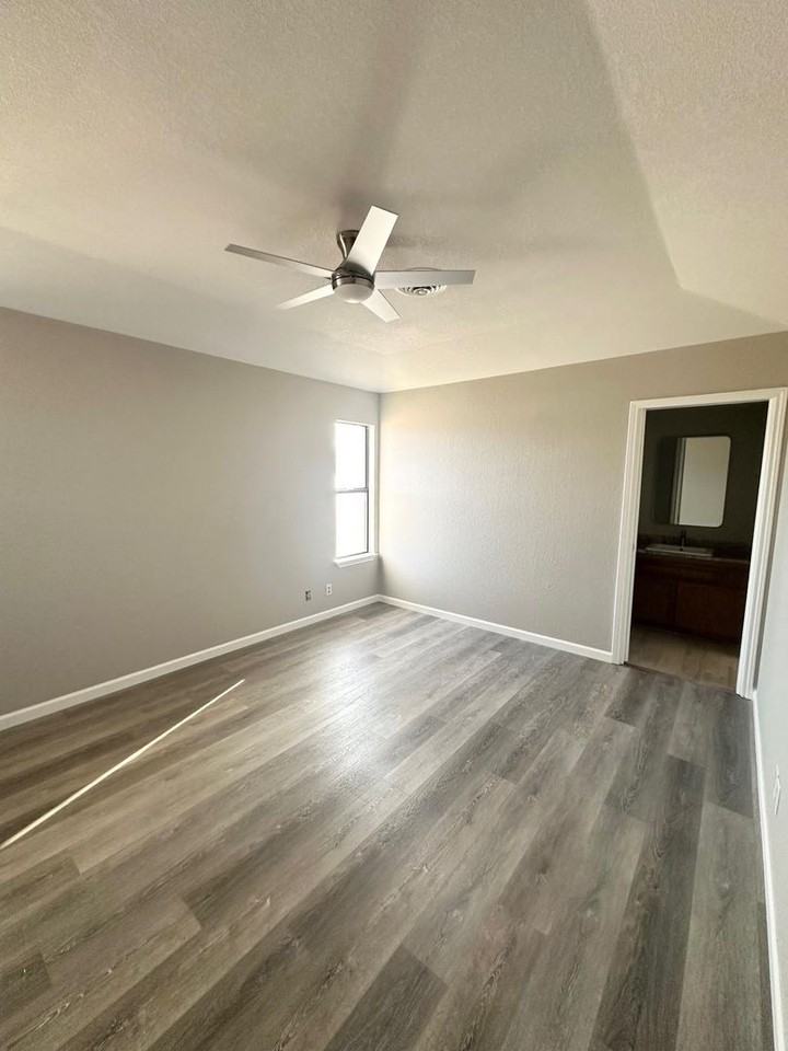 5202 San Antonio Ave - Photo 7 of 12