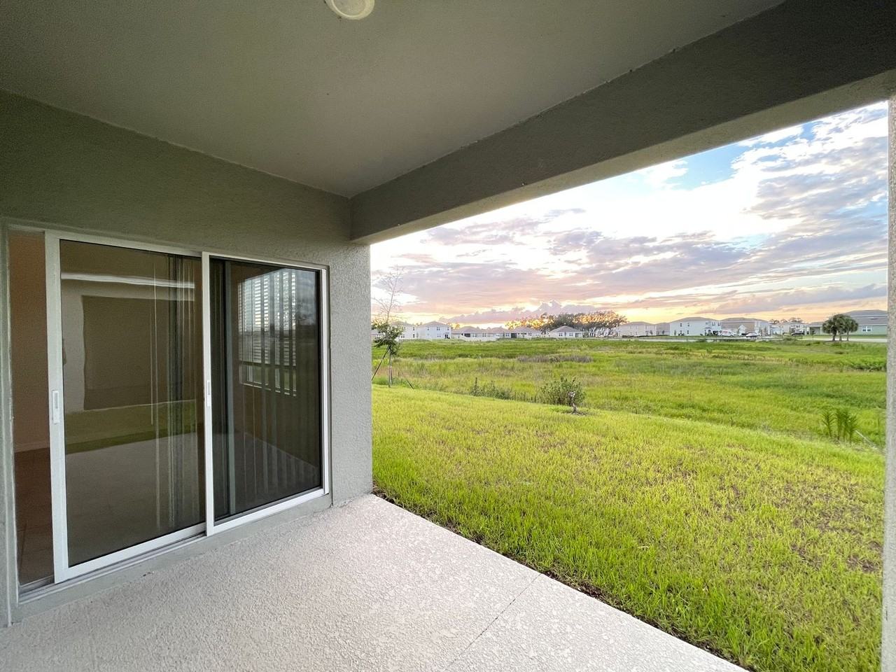 477 Noble Ave - Photo 4 of 16