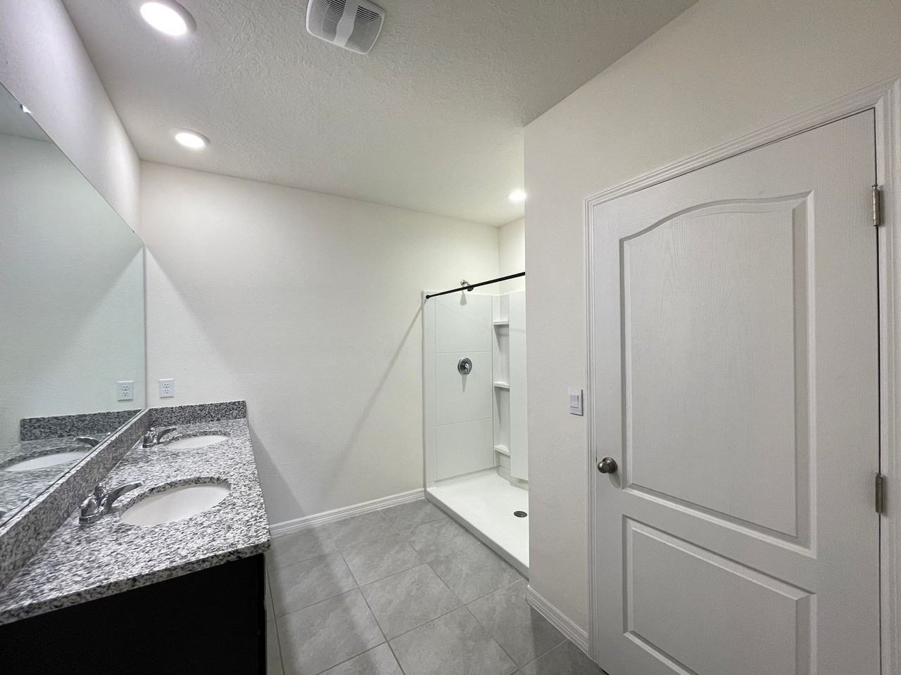 477 Noble Ave - Photo 6 of 16