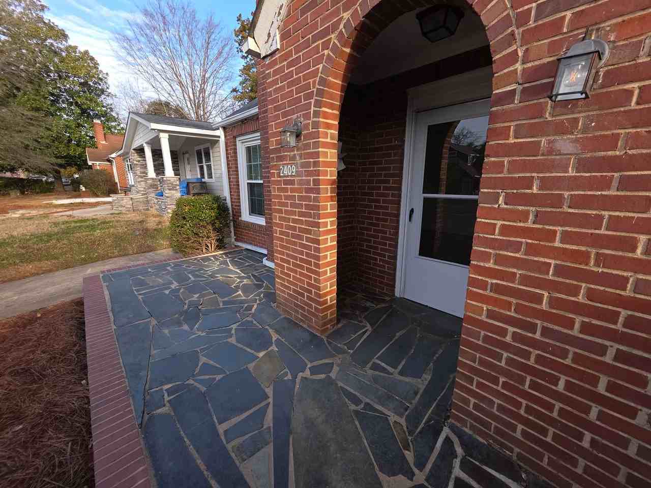 2409 Commonwealth Ave - Photo 2 of 19