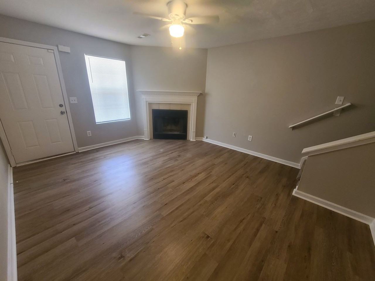 9568 Sleepy Hollow Ln - Photo 3 of 24