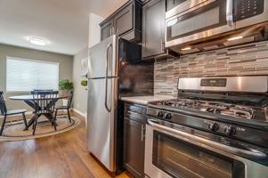 featured image of 821 Austin Ave