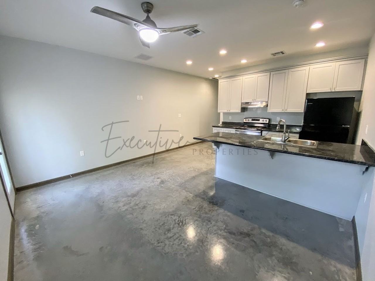 144 Arlington Dr - Photo 3 of 10