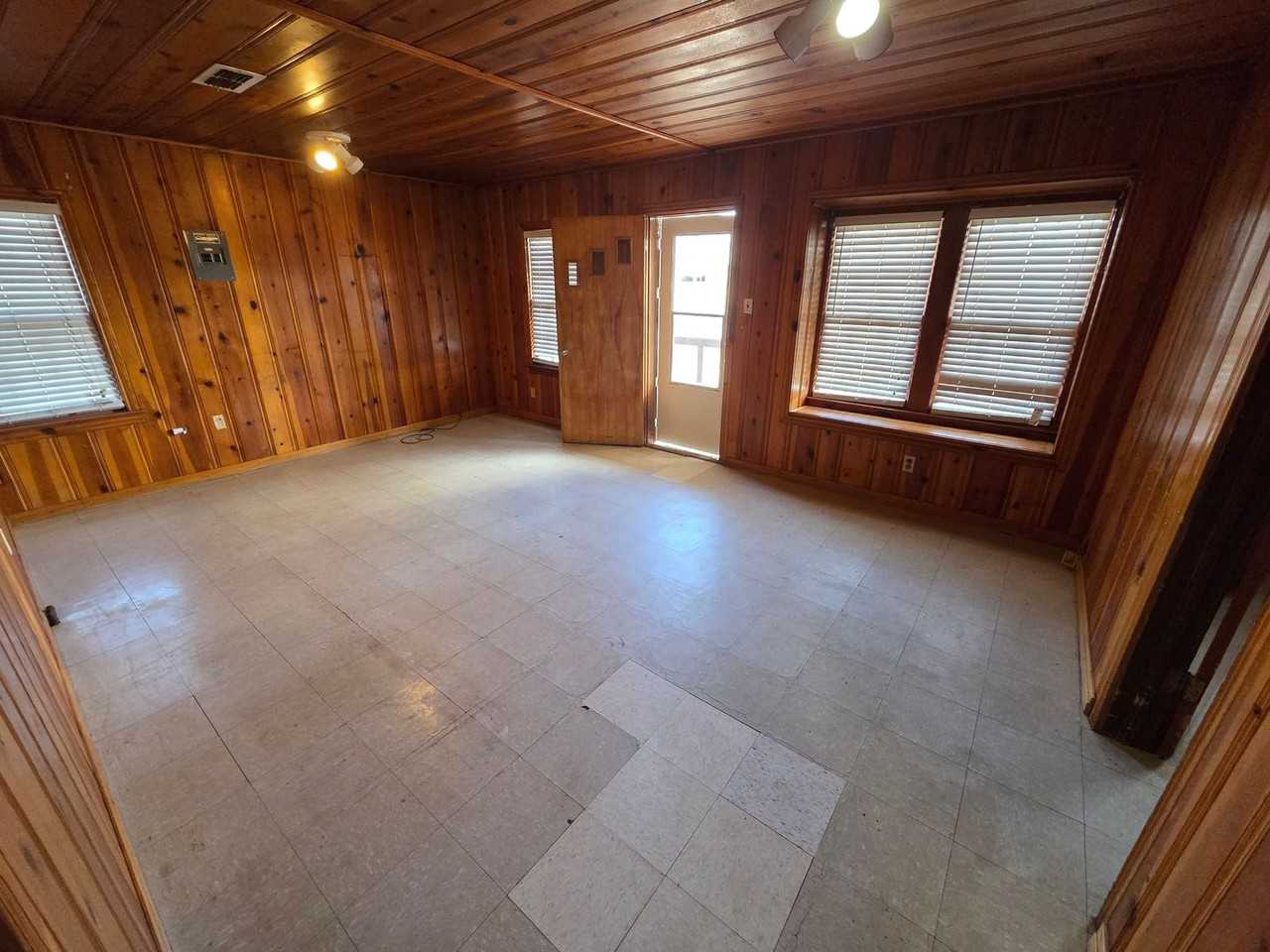 700 Sycamore St - Photo 3 of 15