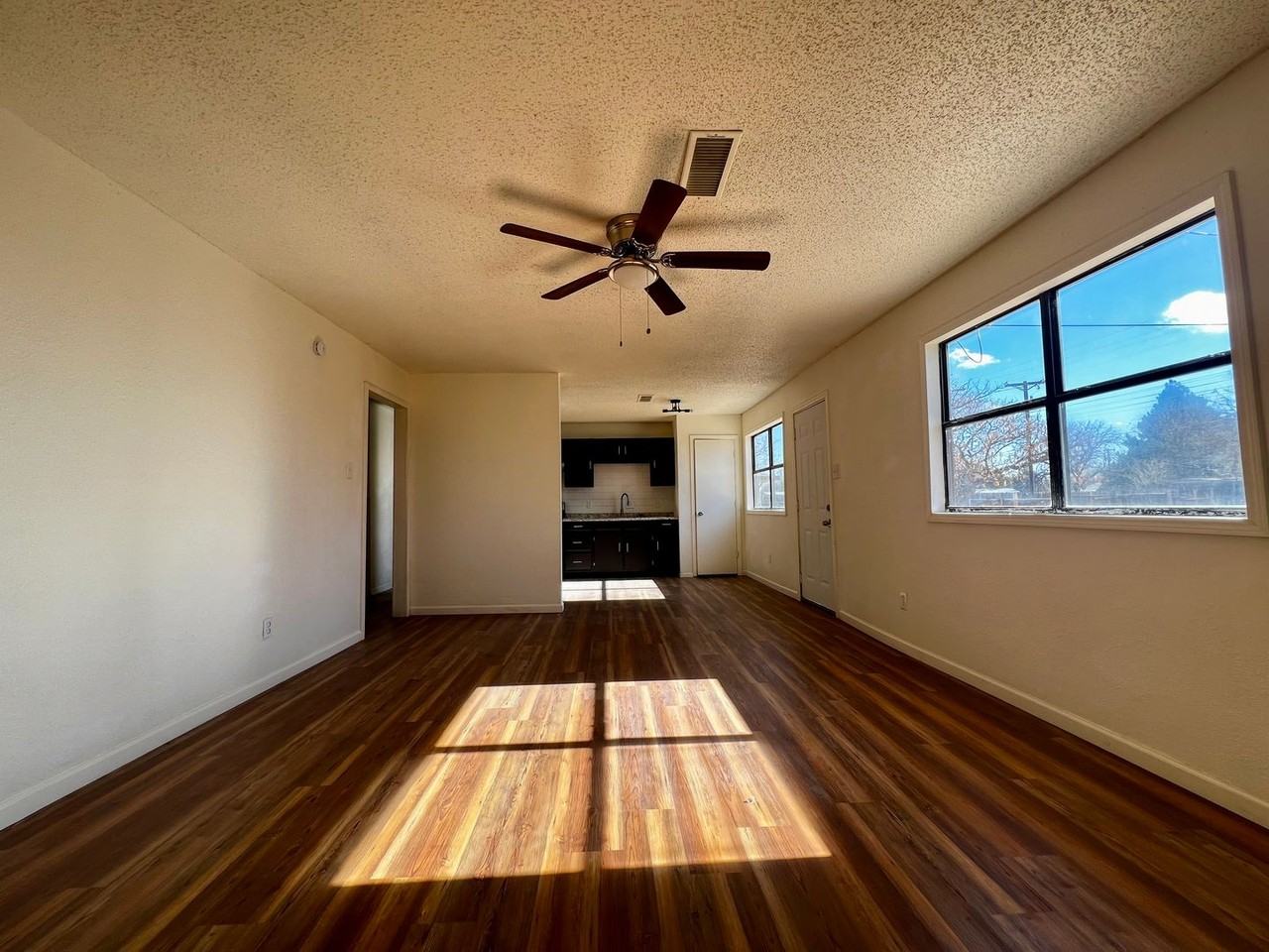 909 Bradley St - Photo 2 of 14