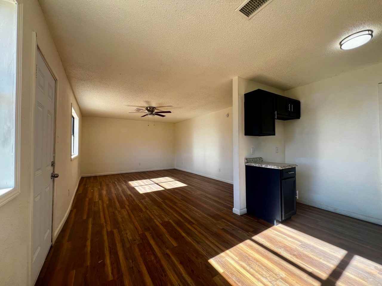 909 Bradley St - Photo 5 of 14