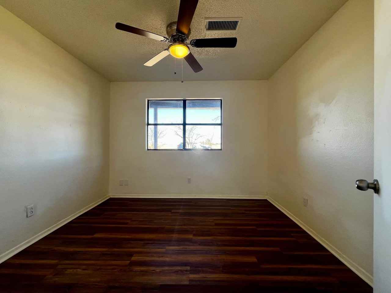 909 Bradley St - Photo 6 of 14